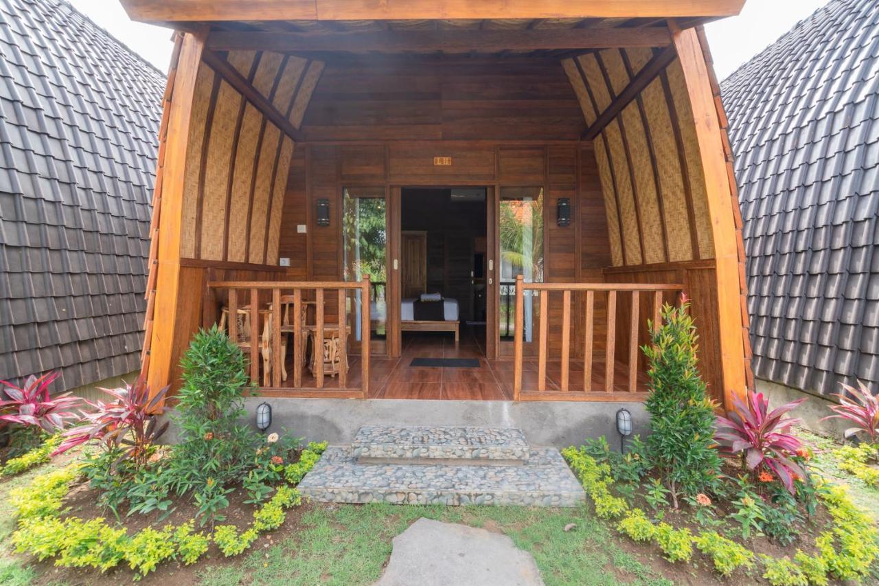 Wooden Puri Guesthouse Улувату Екстер'єр фото