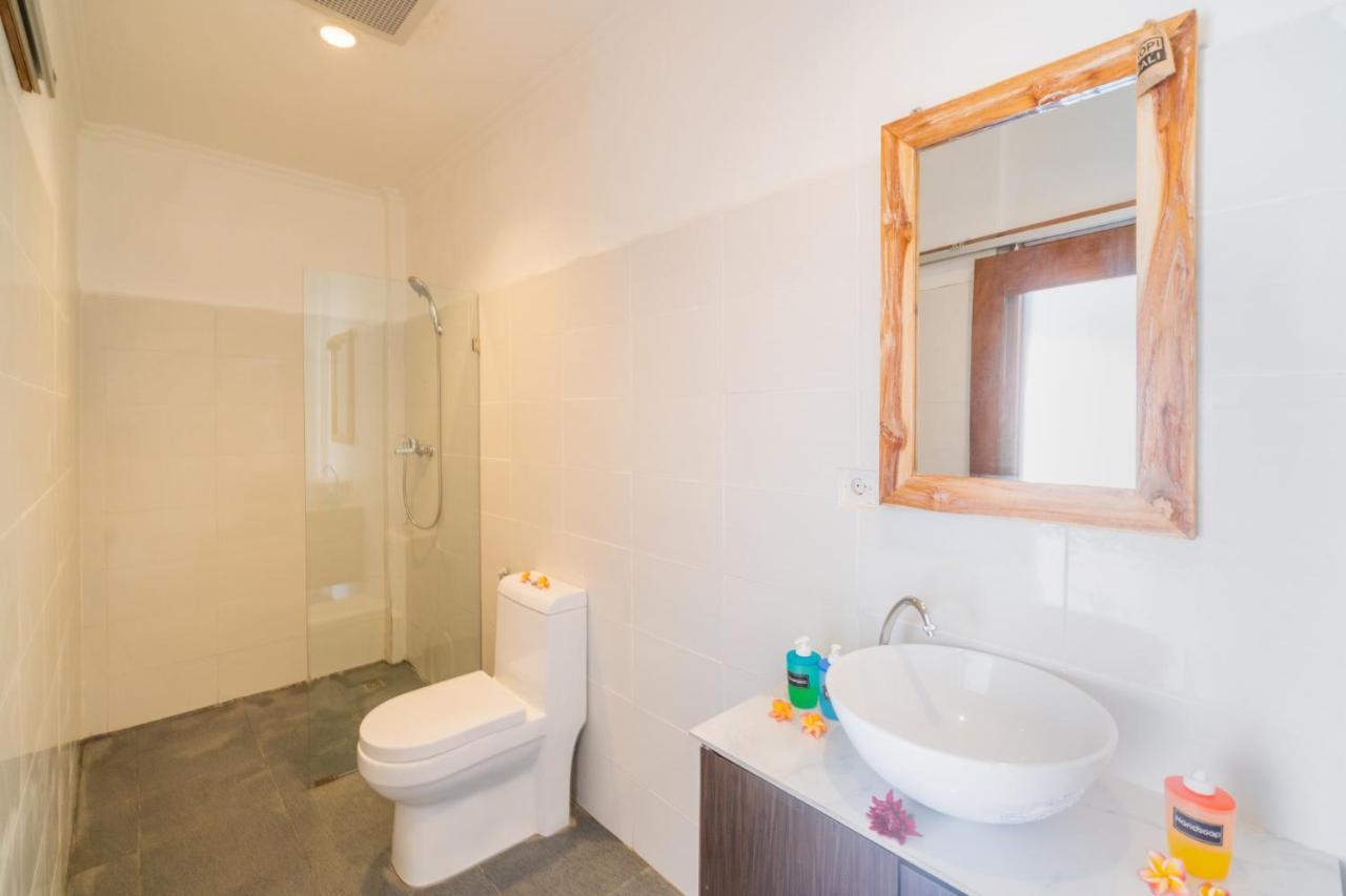Wooden Puri Guesthouse Улувату Екстер'єр фото
