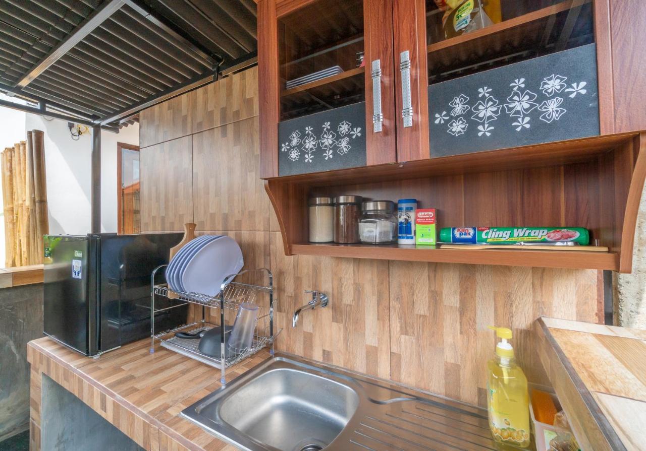 Wooden Puri Guesthouse Улувату Екстер'єр фото