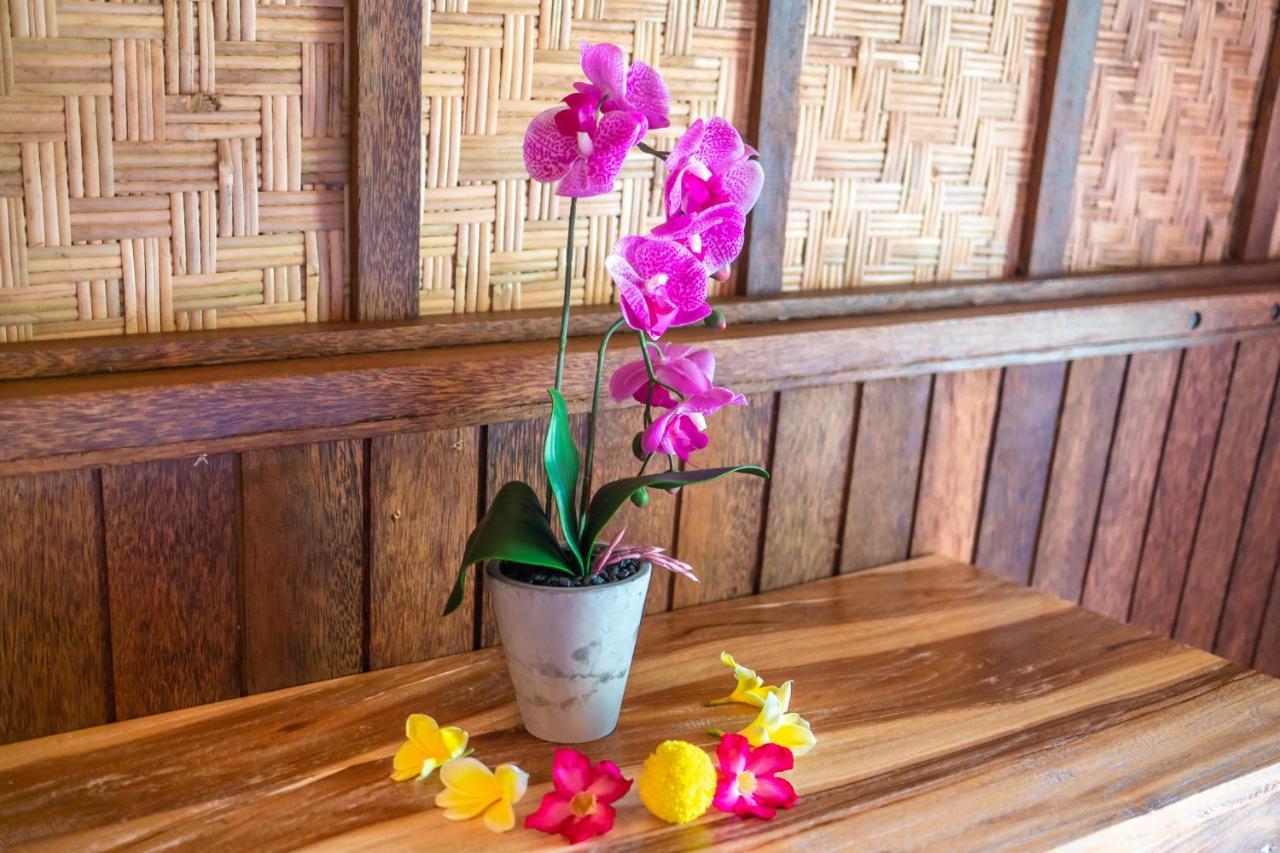 Wooden Puri Guesthouse Улувату Екстер'єр фото