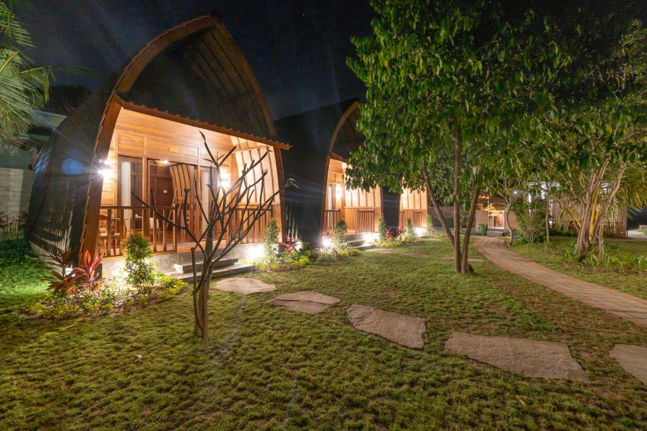 Wooden Puri Guesthouse Улувату Екстер'єр фото